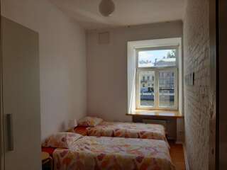 Гостиница SwissSTAR Санкт-Петербург Двухместный номер с 2 отдельными кроватями и общей ванной комнатой-4